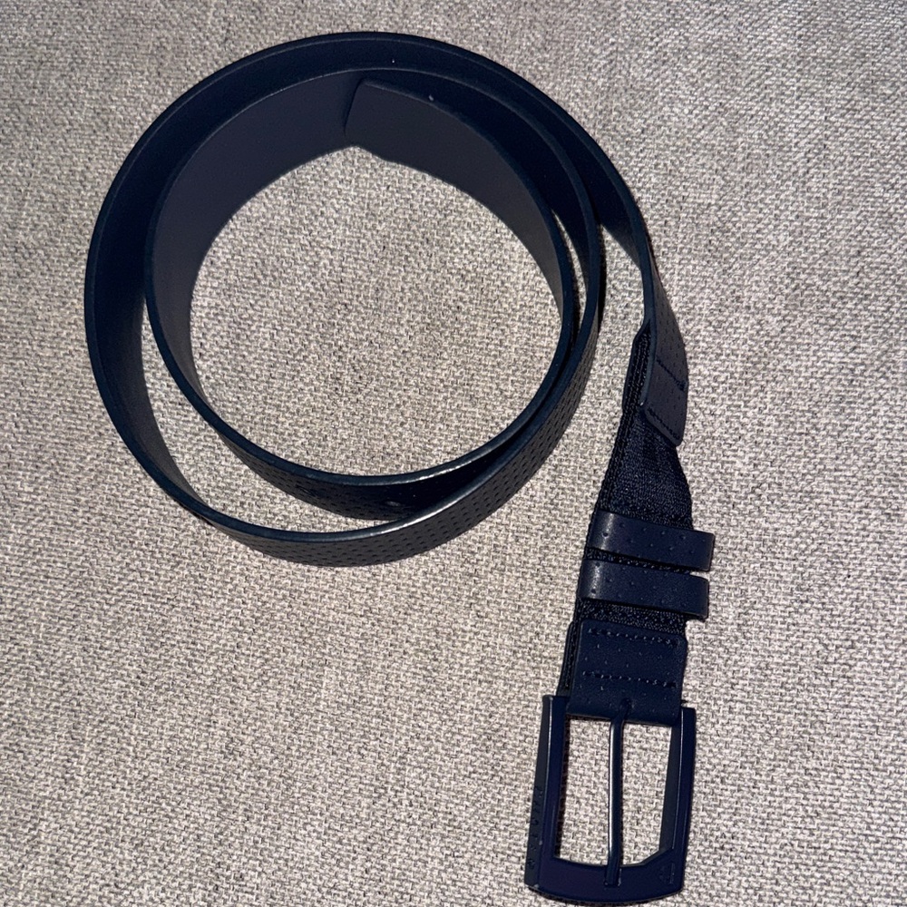 Travis Mathew black belt; size 36